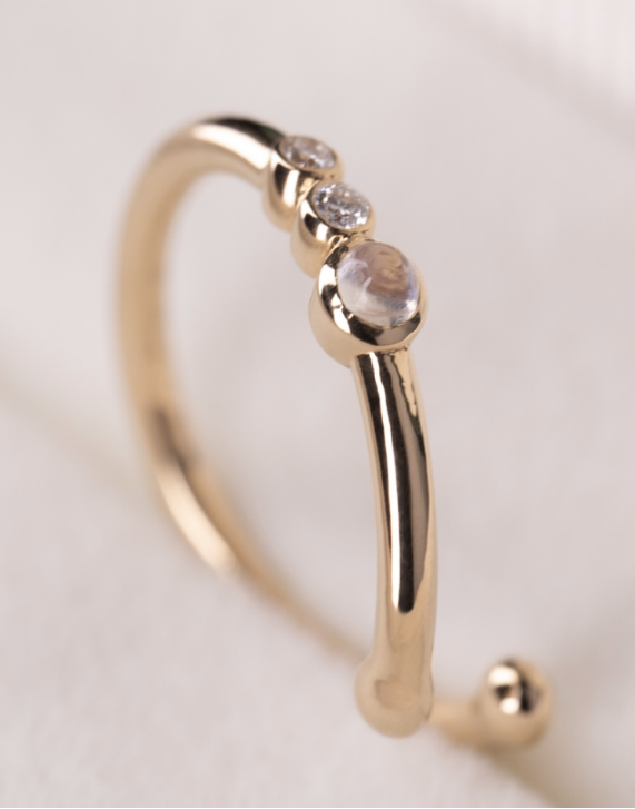 [MOON TAIL] Moonstone and Diamond Earring/Tail Ring with 18k yellow Gold, for good luck and blessings